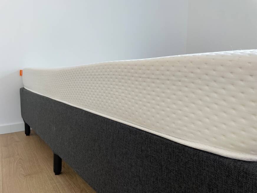 imagem da lateral do colchao emma one plus